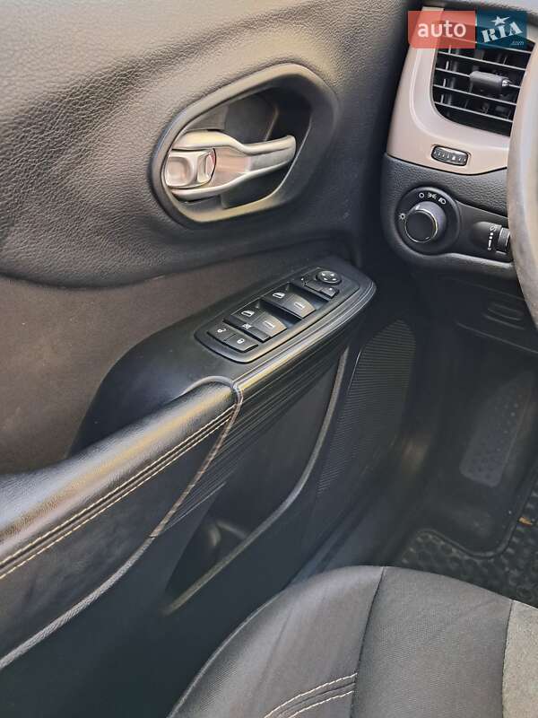 Позашляховик / Кросовер Jeep Cherokee 2014 в Тернополі