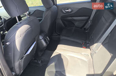 Внедорожник / Кроссовер Jeep Cherokee 2016 в 