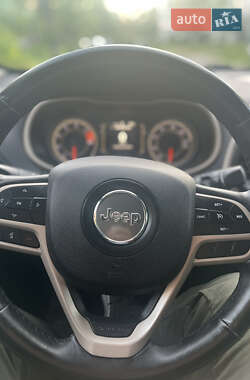 Внедорожник / Кроссовер Jeep Cherokee 2017 в 