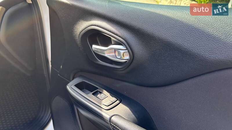 Внедорожник / Кроссовер Jeep Cherokee 2016 в Тернополе