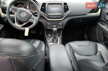 Внедорожник / Кроссовер Jeep Cherokee 2016 в 