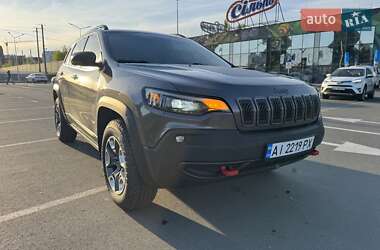 Позашляховик / Кросовер Jeep Cherokee 2019 в 