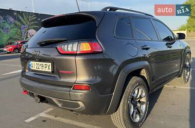 Позашляховик / Кросовер Jeep Cherokee 2019 в 