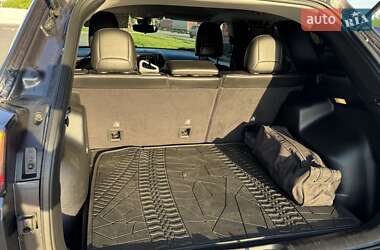 Позашляховик / Кросовер Jeep Cherokee 2019 в 
