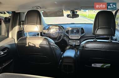 Позашляховик / Кросовер Jeep Cherokee 2019 в 