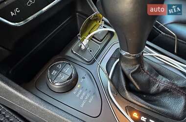 Позашляховик / Кросовер Jeep Cherokee 2019 в 