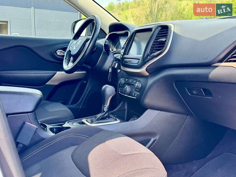 Внедорожник / Кроссовер Jeep Cherokee 2017 в Запорожье