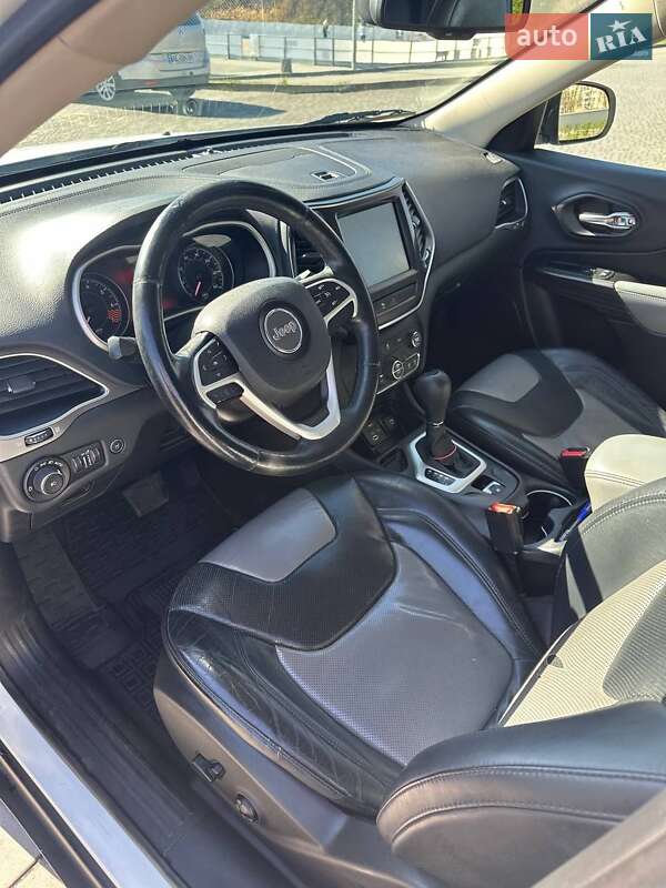 Внедорожник / Кроссовер Jeep Cherokee 2014 в Каменском