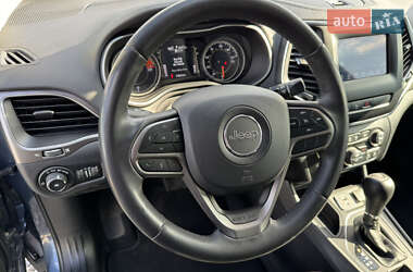Позашляховик / Кросовер Jeep Cherokee 2019 в 
