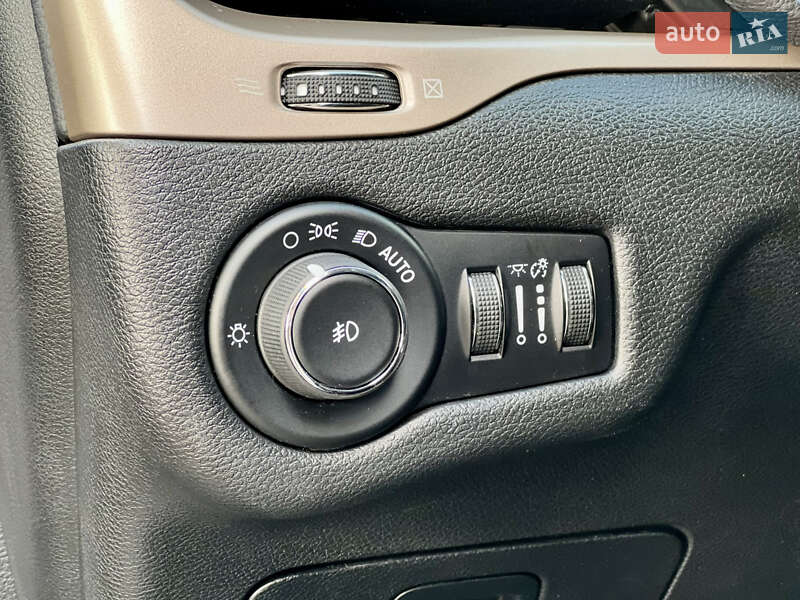 Внедорожник / Кроссовер Jeep Cherokee 2017 в Горишних Плавнях