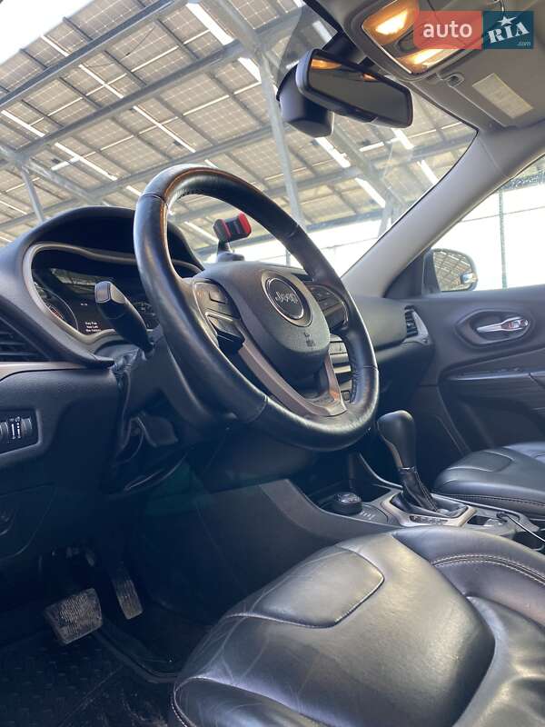 Позашляховик / Кросовер Jeep Cherokee 2015 в Львові