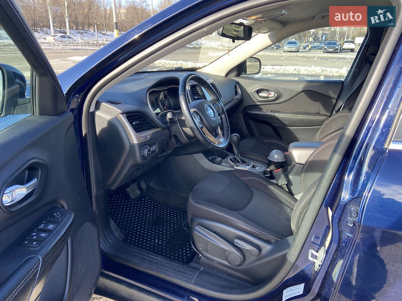 Позашляховик / Кросовер Jeep Cherokee 2016 в Києві