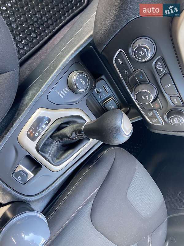 Позашляховик / Кросовер Jeep Cherokee 2016 в Києві