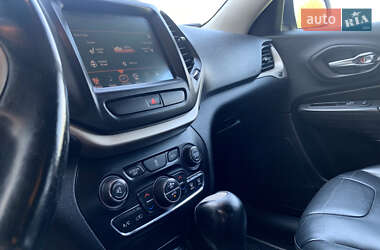 Позашляховик / Кросовер Jeep Cherokee 2016 в 