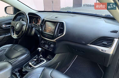 Позашляховик / Кросовер Jeep Cherokee 2016 в 