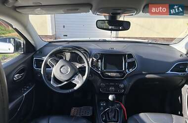 Внедорожник / Кроссовер Jeep Cherokee 2018 в 
