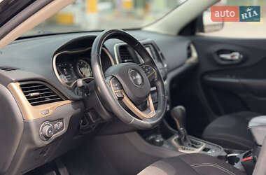 Внедорожник / Кроссовер Jeep Cherokee 2015 в 