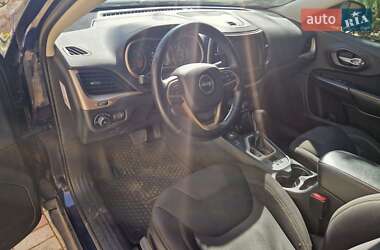 Внедорожник / Кроссовер Jeep Cherokee 2015 в 