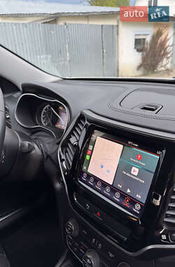 Позашляховик / Кросовер Jeep Cherokee 2019 в 