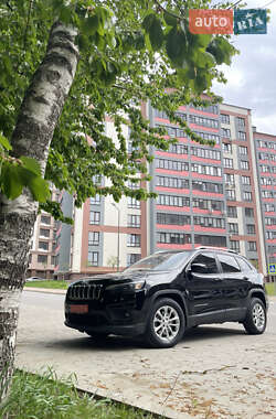 Позашляховик / Кросовер Jeep Cherokee 2018 в 