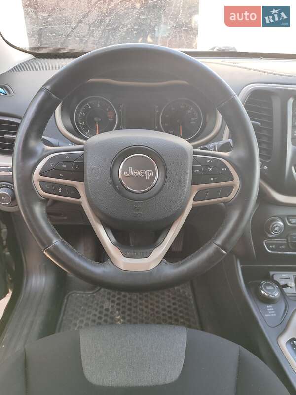 Внедорожник / Кроссовер Jeep Cherokee 2017 в Козове
