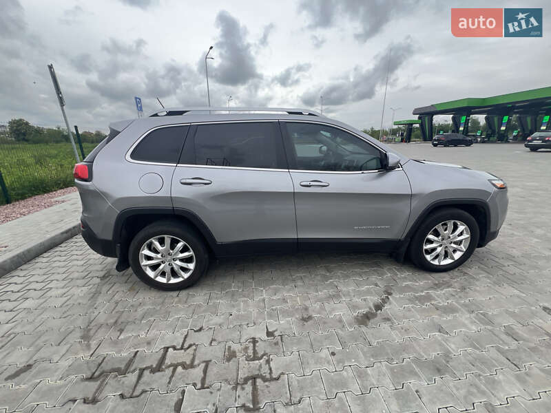 Позашляховик / Кросовер Jeep Cherokee 2015 в Стрию
