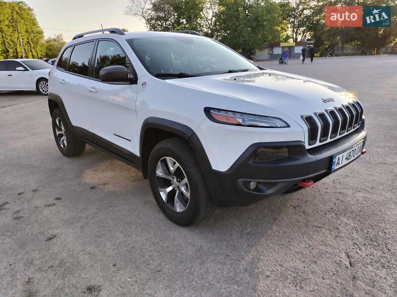 Внедорожник / Кроссовер Jeep Cherokee 2015 в 