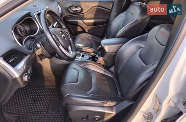 Внедорожник / Кроссовер Jeep Cherokee 2015 в 