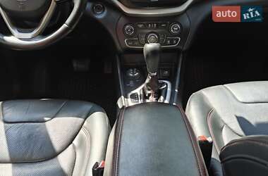 Внедорожник / Кроссовер Jeep Cherokee 2015 в 