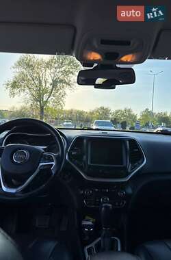 Внедорожник / Кроссовер Jeep Cherokee 2015 в 