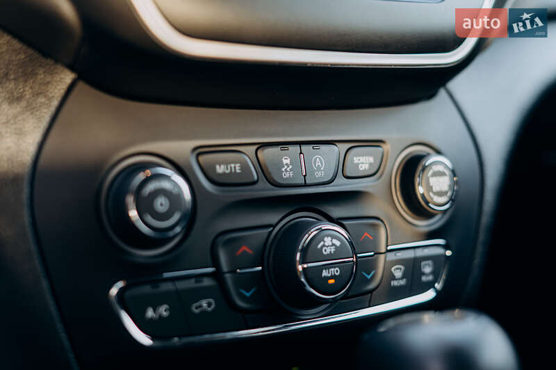 Позашляховик / Кросовер Jeep Cherokee 2019 в Львові