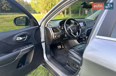 Внедорожник / Кроссовер Jeep Cherokee 2018 в 