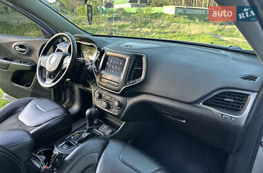 Внедорожник / Кроссовер Jeep Cherokee 2018 в 