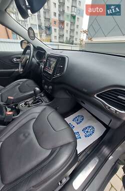 Внедорожник / Кроссовер Jeep Cherokee 2019 в 
