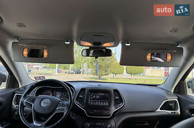 Внедорожник / Кроссовер Jeep Cherokee 2019 в 