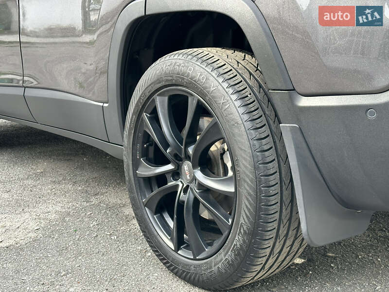 Внедорожник / Кроссовер Jeep Cherokee 2020 в Киеве