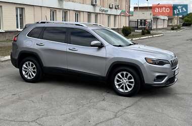 Позашляховик / Кросовер Jeep Cherokee 2019 в 