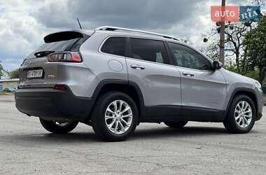 Позашляховик / Кросовер Jeep Cherokee 2019 в 