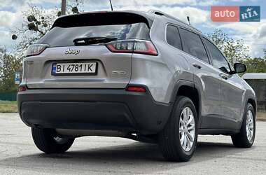 Позашляховик / Кросовер Jeep Cherokee 2019 в 