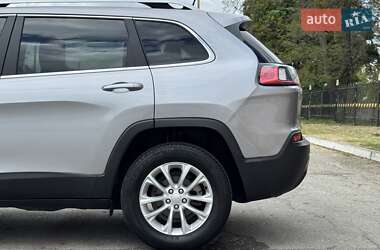 Позашляховик / Кросовер Jeep Cherokee 2019 в 