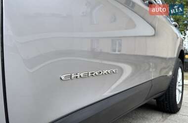 Позашляховик / Кросовер Jeep Cherokee 2019 в 