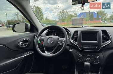 Позашляховик / Кросовер Jeep Cherokee 2019 в 