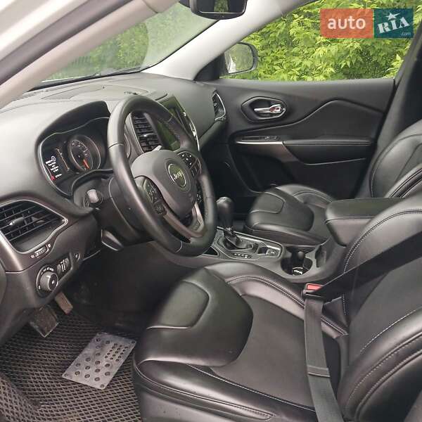 Внедорожник / Кроссовер Jeep Cherokee 2018 в Близнюках