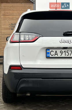 Позашляховик / Кросовер Jeep Cherokee 2018 в 