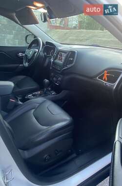 Позашляховик / Кросовер Jeep Cherokee 2020 в 