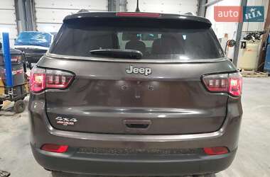 Позашляховик / Кросовер Jeep Cherokee 2017 в 