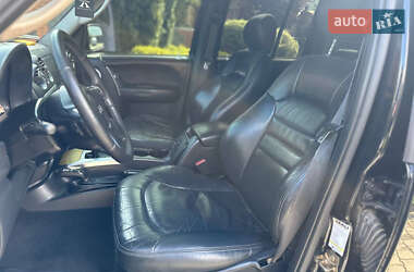 Позашляховик / Кросовер Jeep Cherokee 2003 в 
