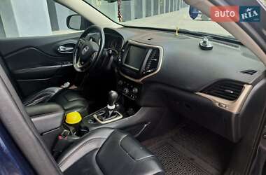 Позашляховик / Кросовер Jeep Cherokee 2016 в 