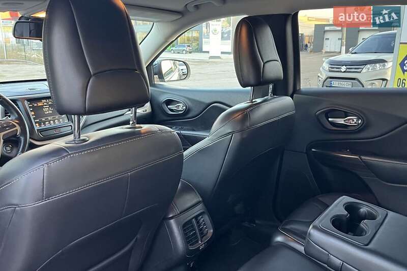 Внедорожник / Кроссовер Jeep Cherokee 2015 в Виннице