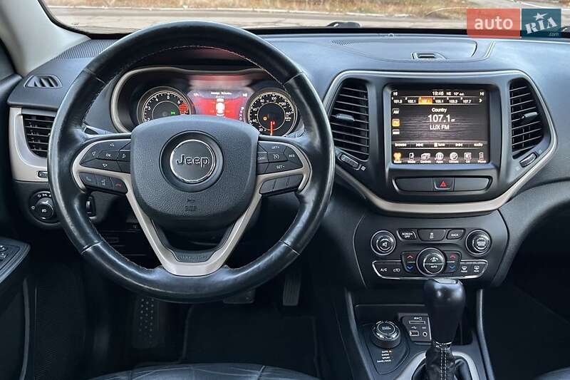 Внедорожник / Кроссовер Jeep Cherokee 2015 в Виннице